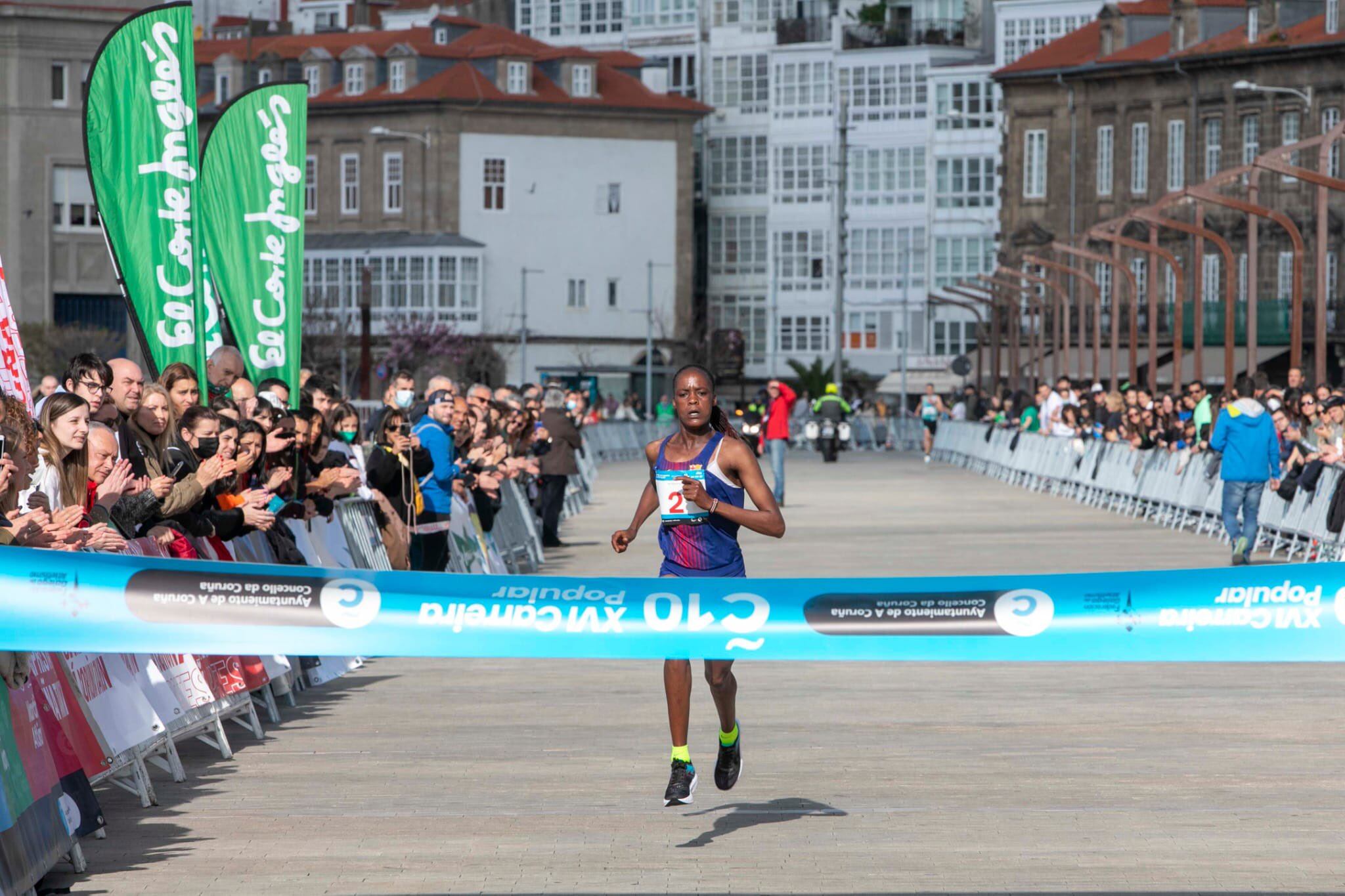 La atleta keniana Selah Busienei se quedó a solo tres segundos del récord de Coruña10