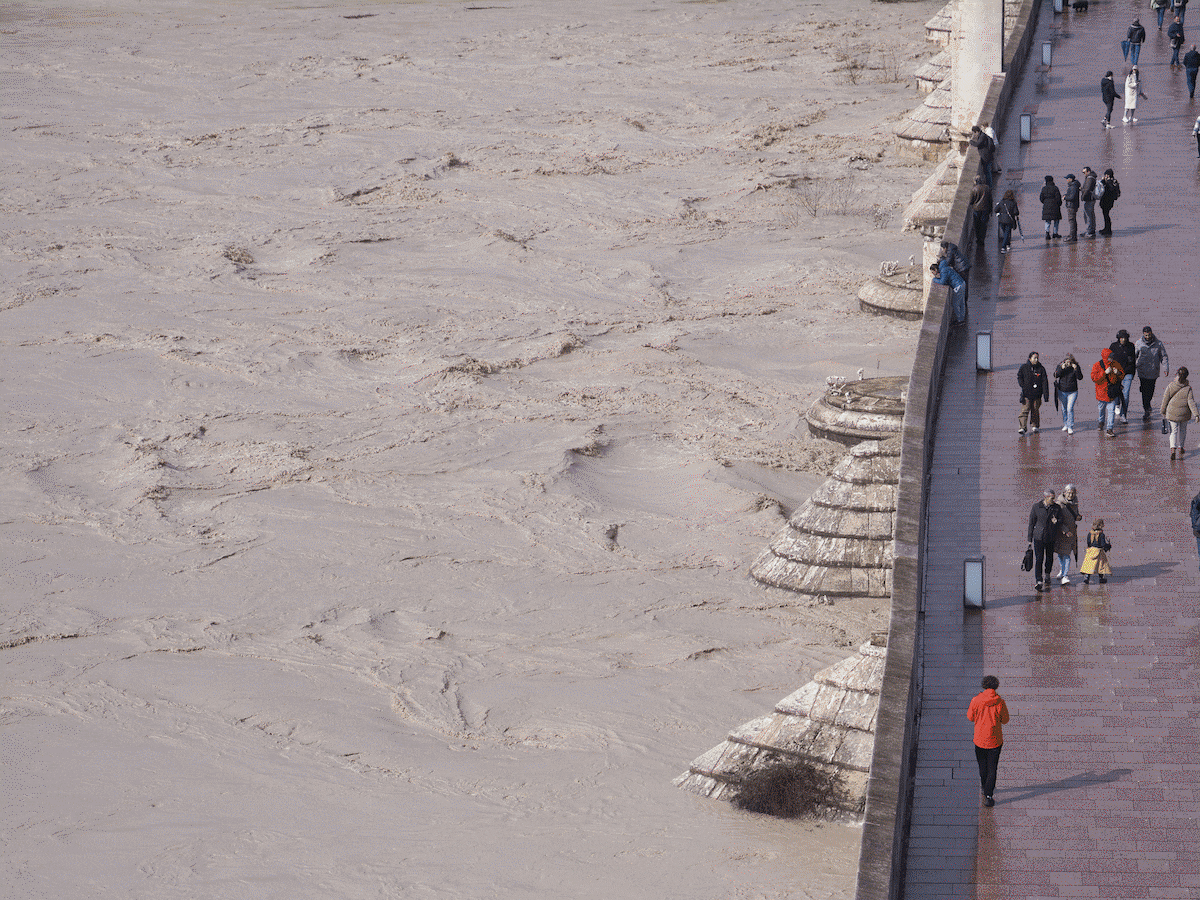 Casas anegadas, desbordamientos y miles de desalojados: las borrascas provocan el colapso de gran parte de la Península