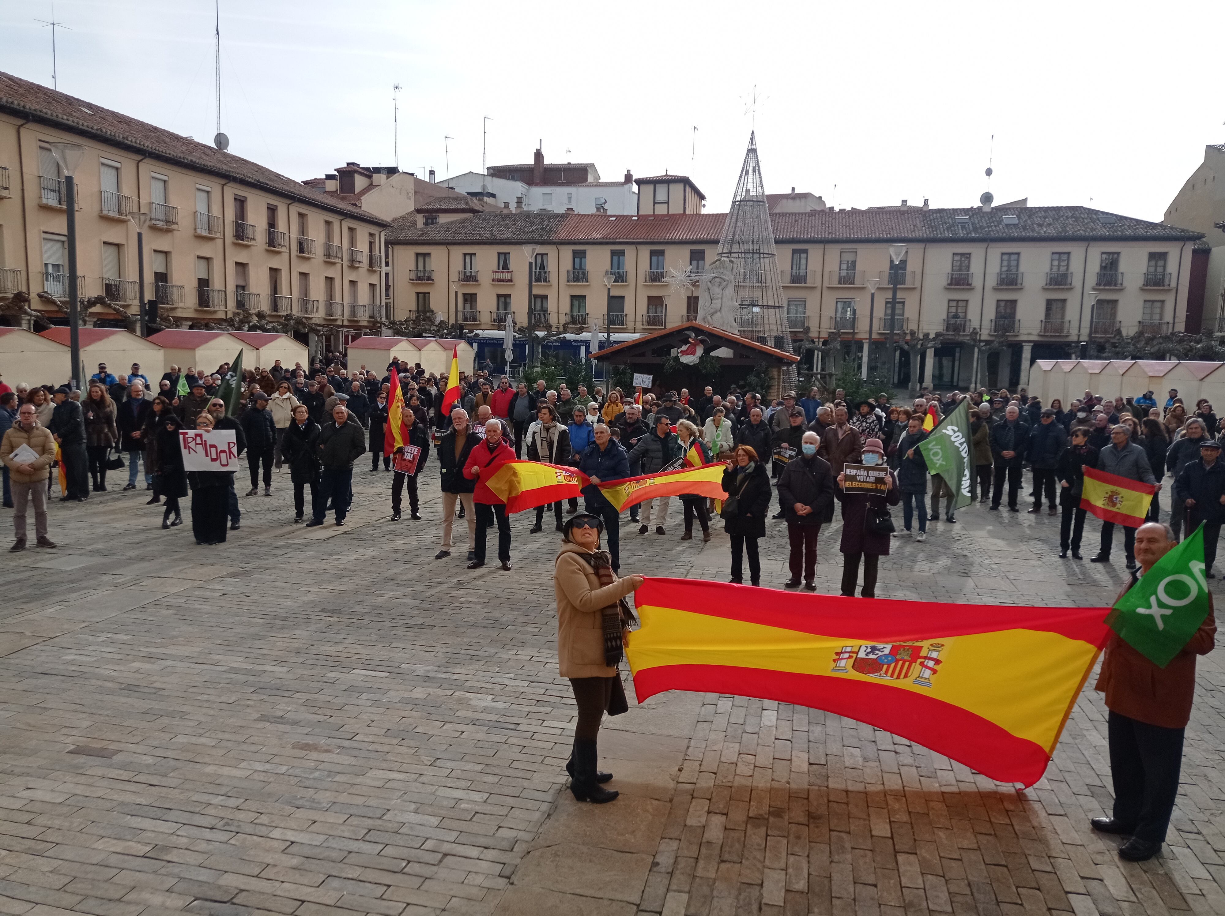Concentración de Vox Palencia en la Plaza Mayor