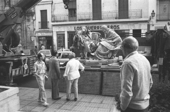 Traslado del grupo escultórico de Séneca y Nerón al Ayuntamiento