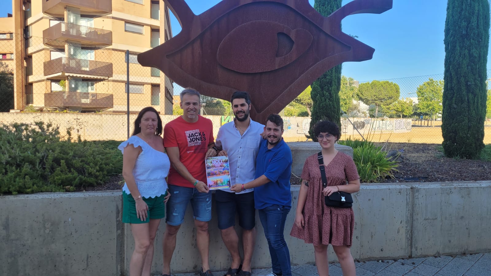 El concejal de Juventud e Infancia, Antonio Gallego, junto al presidente del Consejoven, Jesús del Amo, con el cartel publicitario del festival.