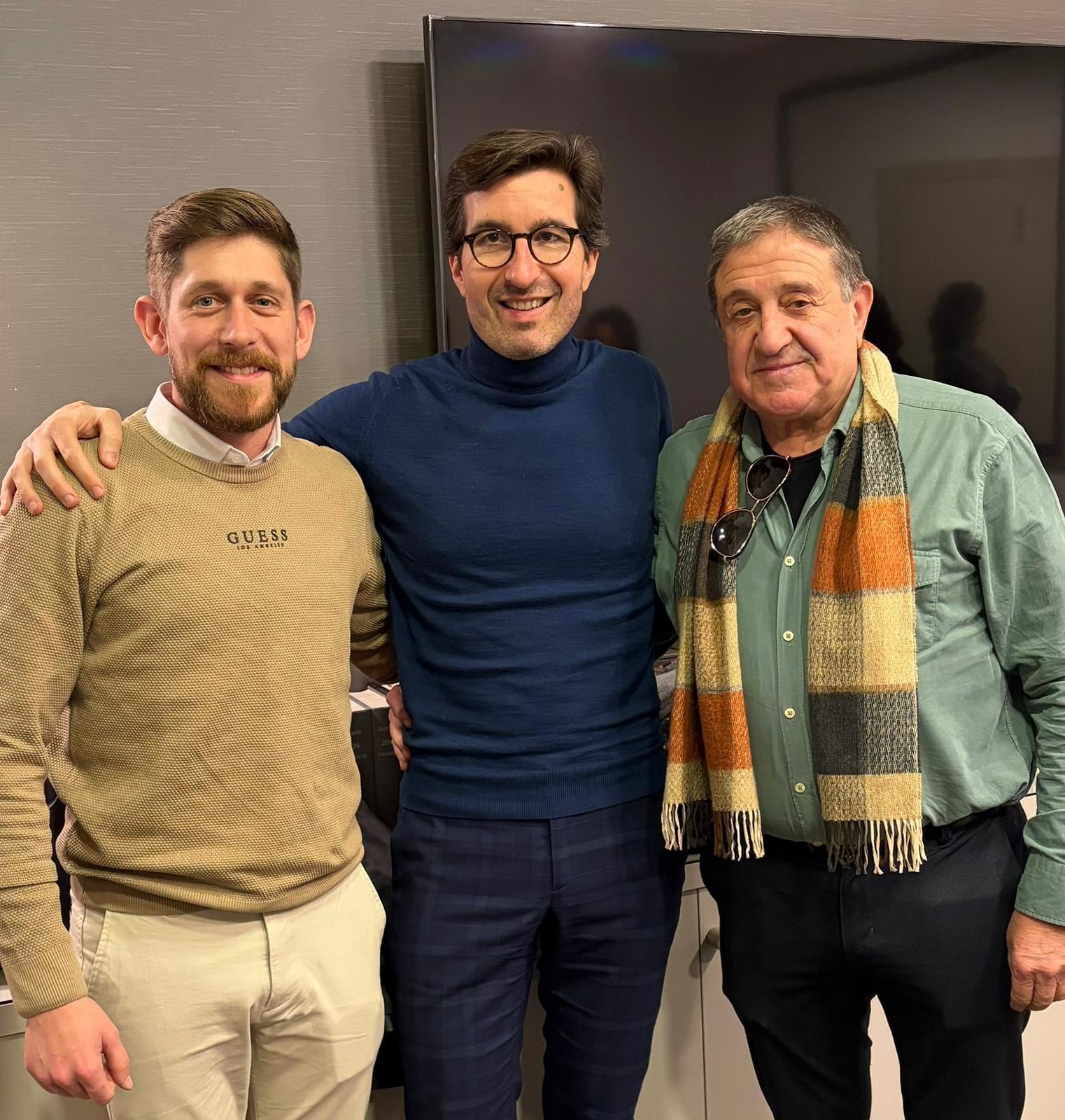 Carlos Clavería, Stéphane Charlet y Luis Clavería tras el acuerdo