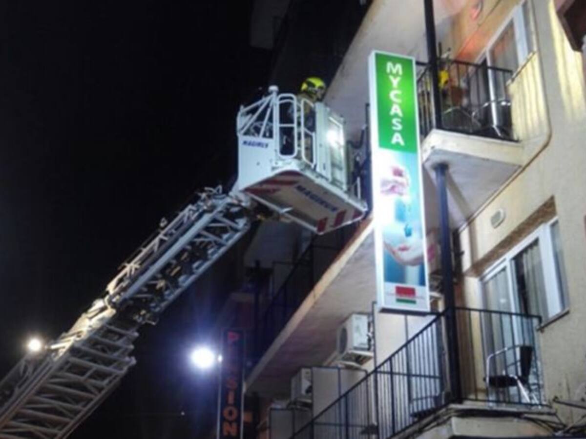Un incendio en una pensión de Benidorm deja un herido y 22 desalojados