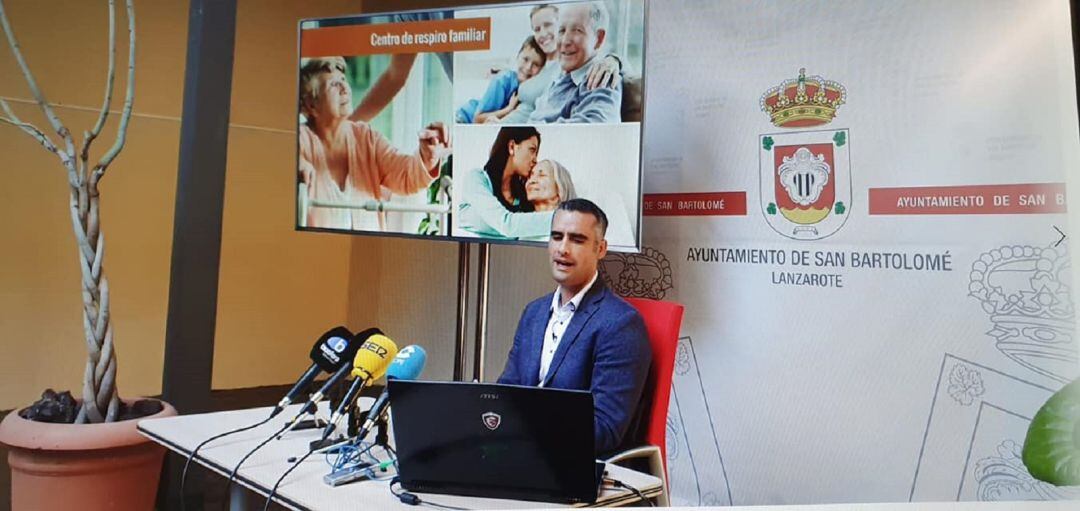 El alcalde de San Bartolomé, Alexis Tejera.