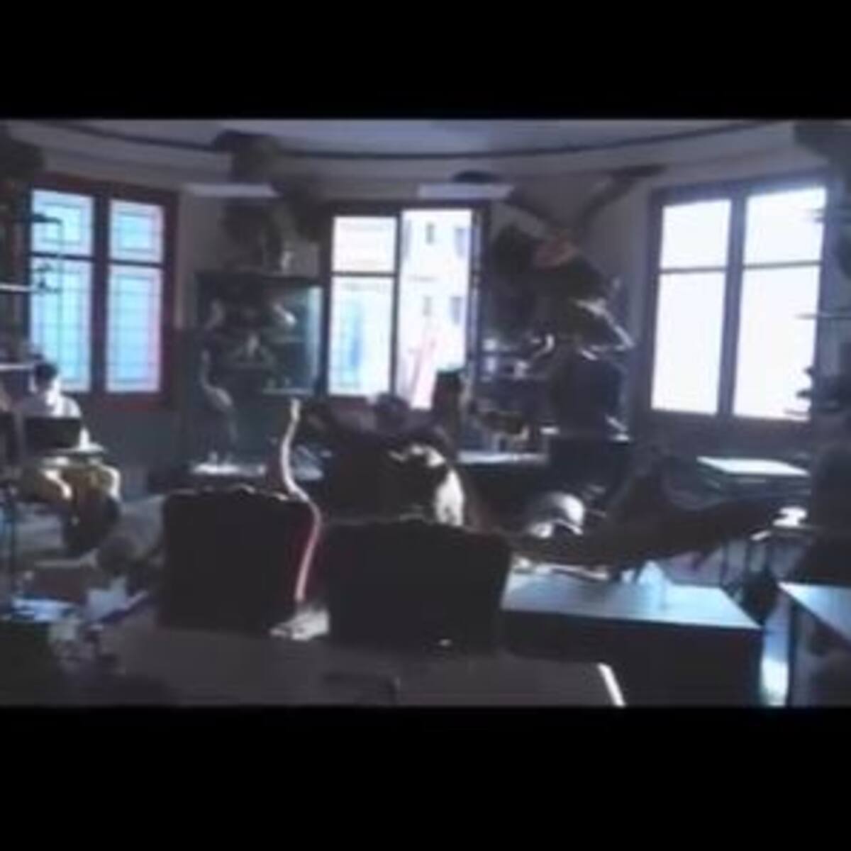 Recogida de firmas en el IES Ramón y Cajal para pedir la ampliación del centro ante la falta de espacio