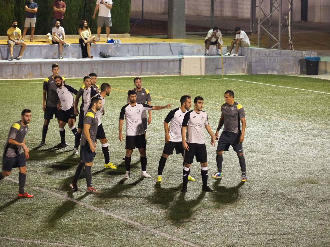 Lance del partido entre La Font y el CF Gandia