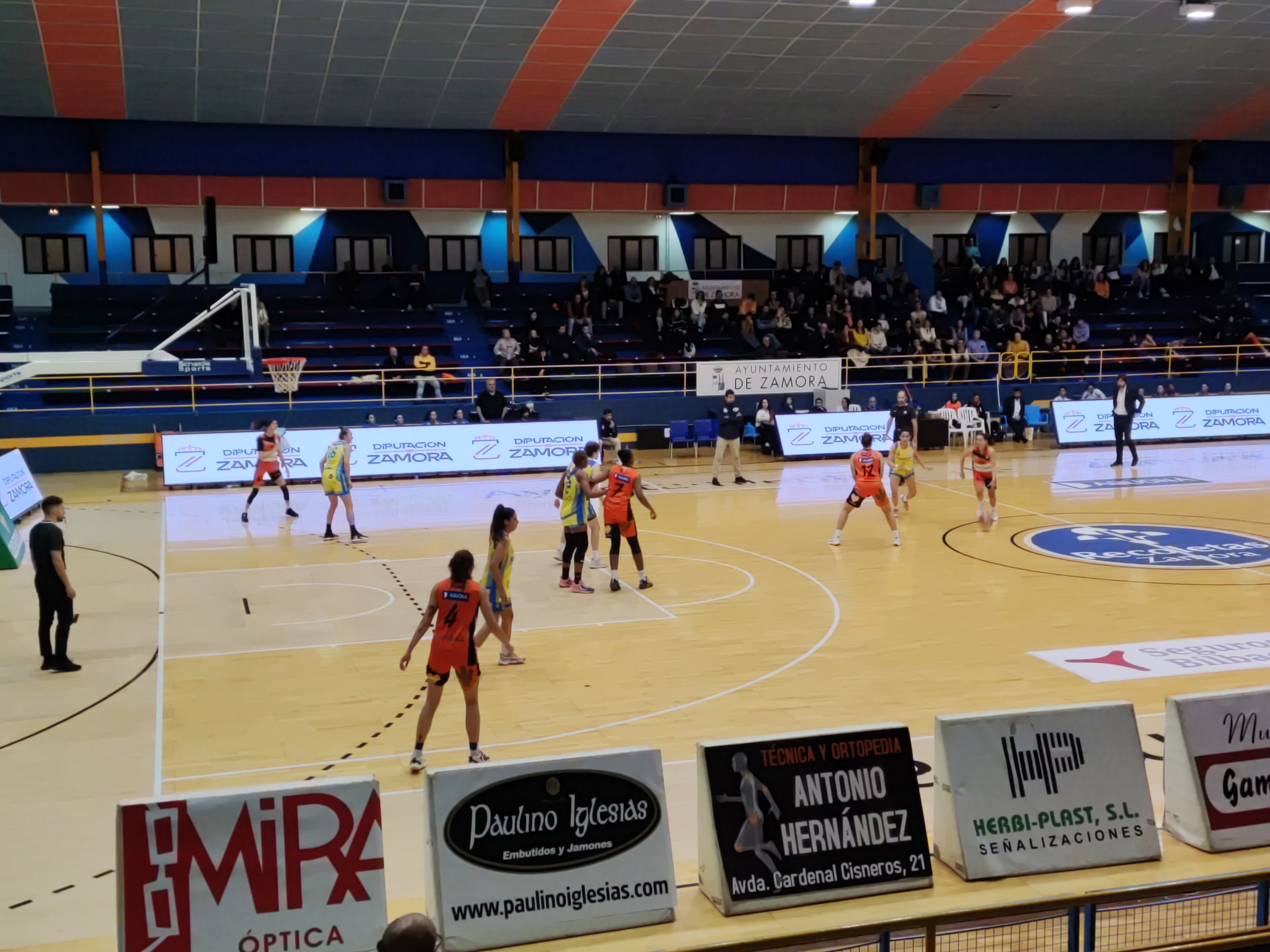 Un momento del partido frente a Vega Lagunera