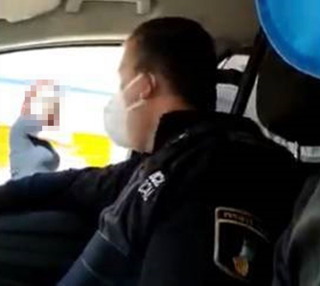 Fotograma del vídeo que grabaron las agentes