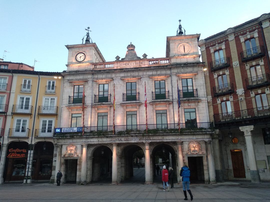 El Ayuntamiento de Burgos aprueba definitivamente su presupuesto 2021 en medio de un aspero debate entre la portavoz del PP y el alcalde