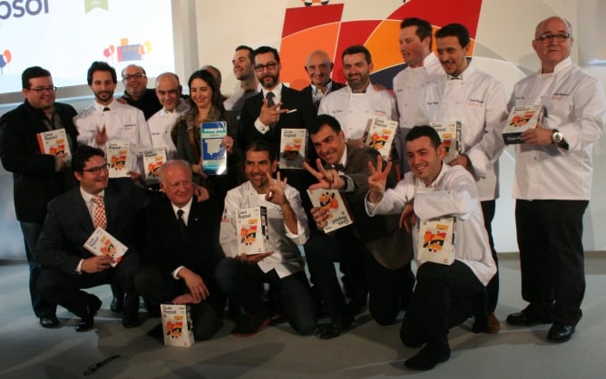 Pedro Morán, José Avillez, Koldo Rodero, Mario Sandoval, Quique Dacosta, Kiko Moya, Francis Paniego, Ricardo Sanz, Paco Roncero, Ramon Freixa, Ricard Camarena y otros asistentes a la presentación de la Guía Repsol 2014.