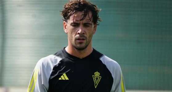 Iker Guarrotxena durante un entrenamiento con el Real Murcia