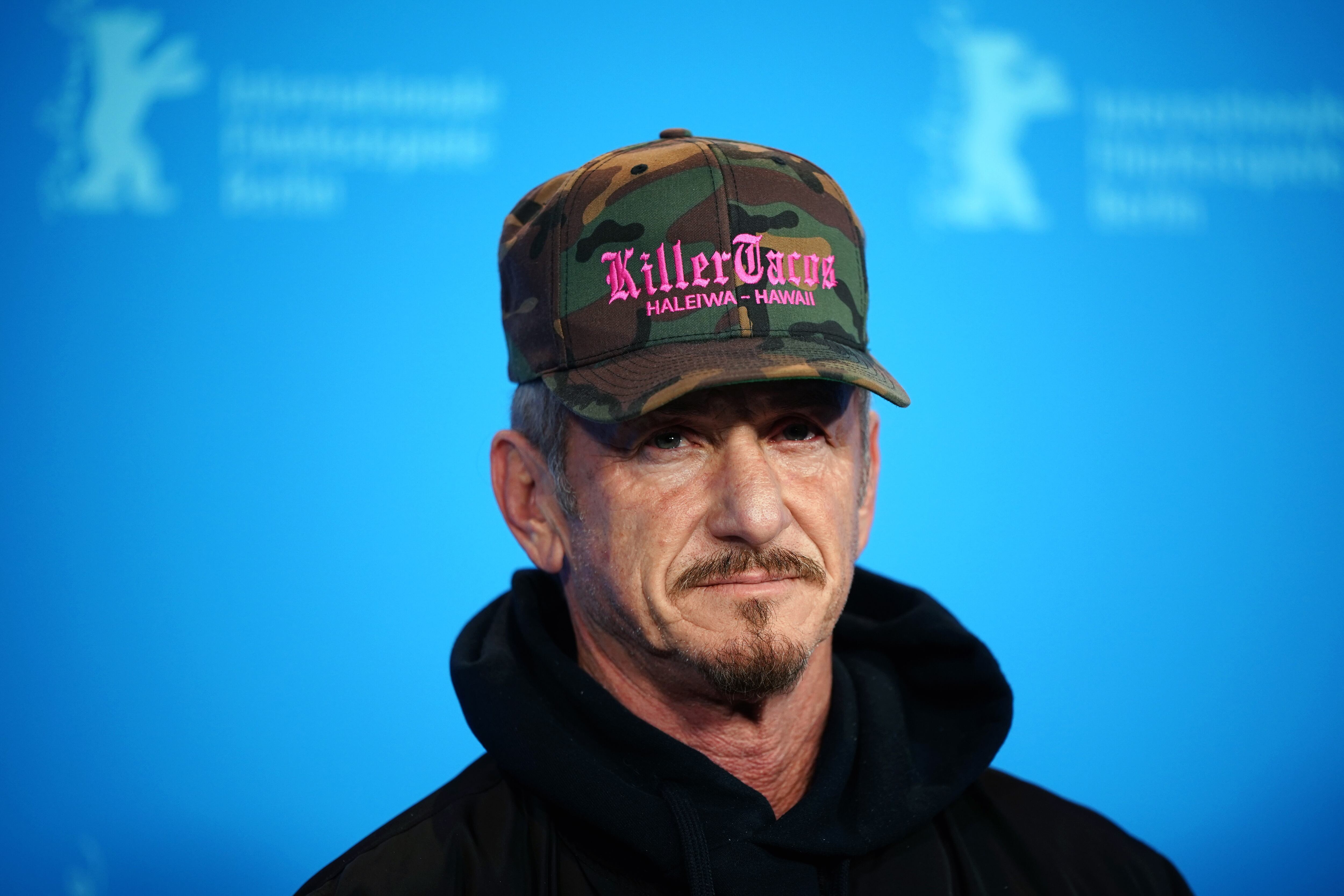 Berlin (Germany), 18/02/2023.- US director Sean Penn poses at the photocall for the movie &#039;Superpower&#039; during the 73rd Berlin International Film Festival &#039;Berlinale&#039; in Berlin, Germany, 18 February 2023. The in-person event runs from 16 to 26 February 2023. (Cine, Alemania) EFE/EPA/CLEMENS BILAN
