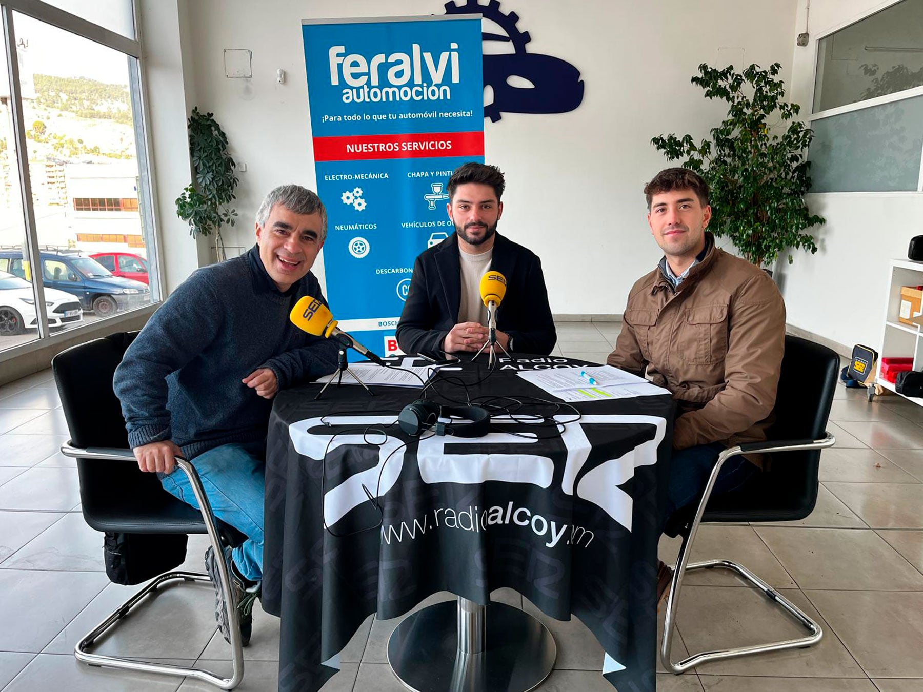 Sergio Ferrándiz, Alejandro Montava y Paco Agulló, en la sede de Feralvi Automoción