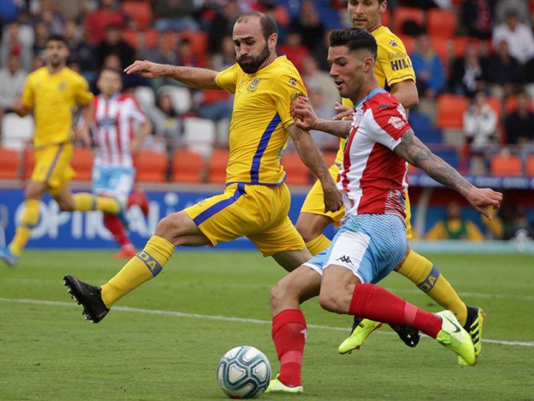 Tete Morente antes de golpealo balón