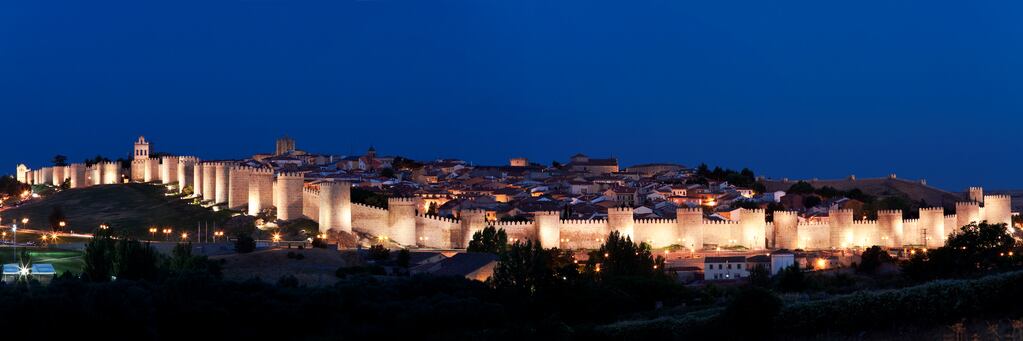 Vista nocturna de Ávila