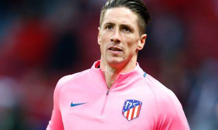 El escudo rojiblanco, en la camiseta de entrenamiento de Fernando Torres.