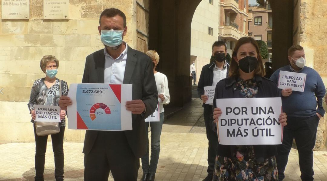 Concentración de PSOE Elche y Compromís per Elx