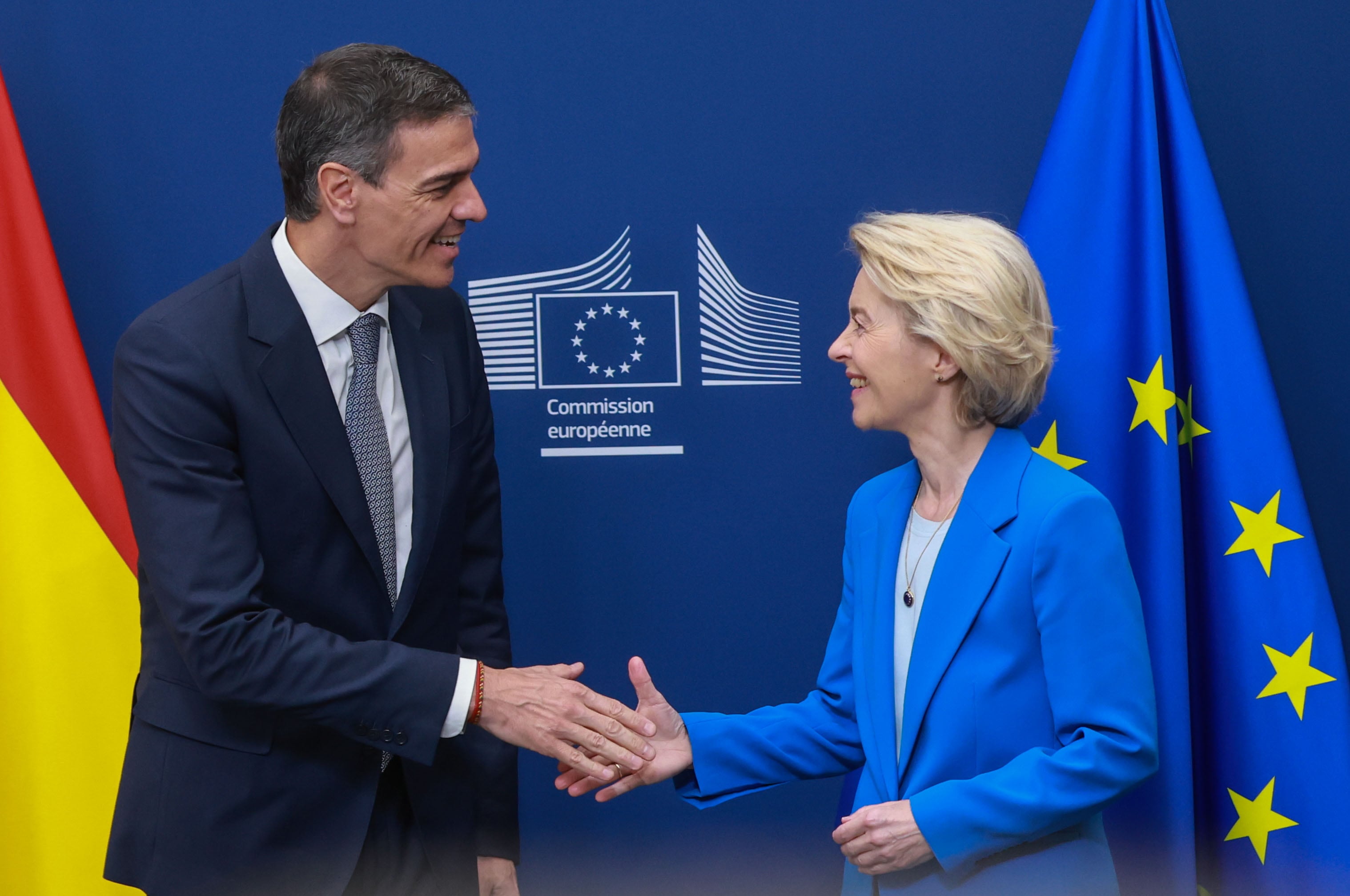 La presidenta de la Comisión Europea, Ursula Von der Leyen, ha recibido este miércoles al presidente del Gobierno, Pedro Sánchez, en Bruselas