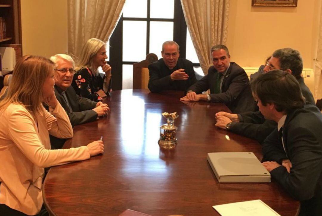 Bendodo y Del Pozo durante el encuentro mantenido con Catalá en Málaga