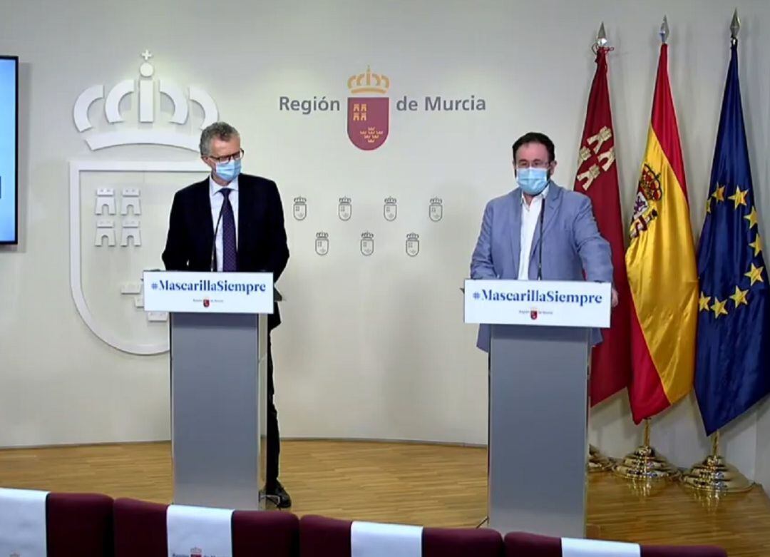 Juan José Pedreño, consejero de Salud, y Jaime Pérez, portavoz del Comité Covid en la Región de Murcia