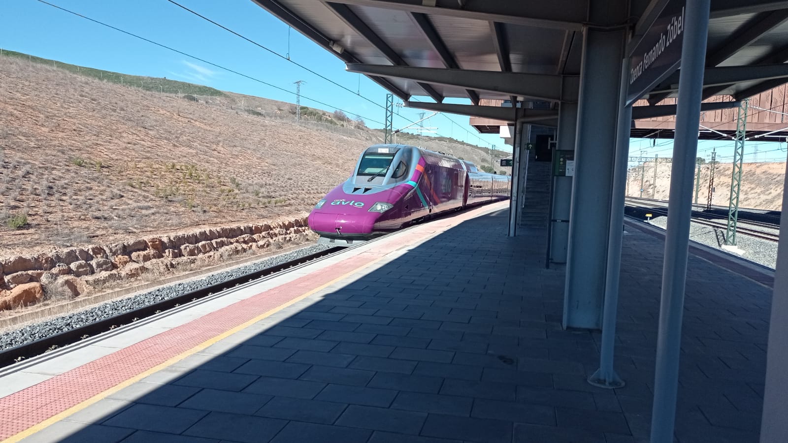 Primer AVLO que entra en la Estación Cuenca-Fernando Zóbel