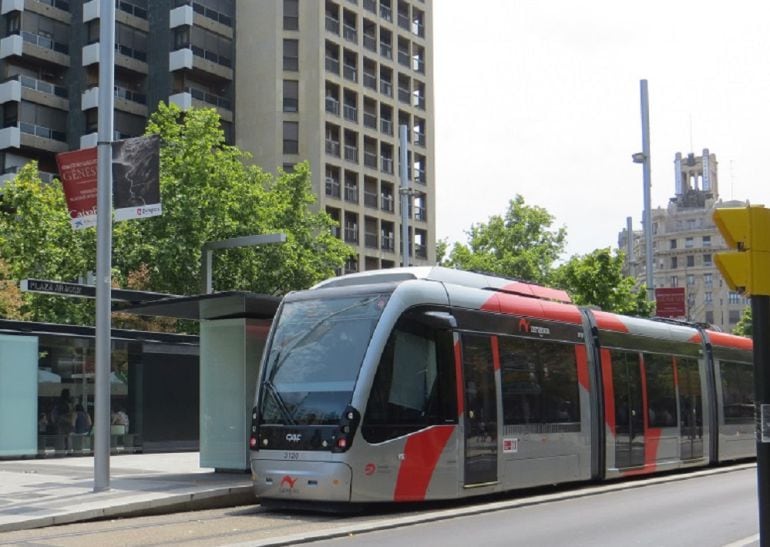 Parada del tranvía en Plaza Aragón 