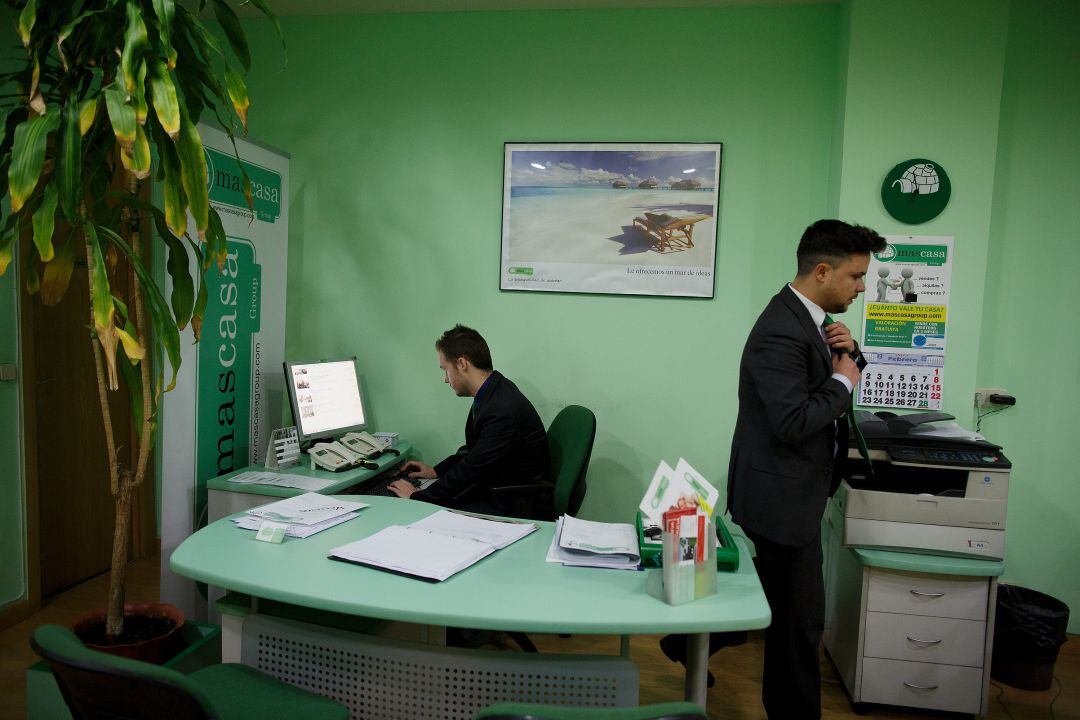 Trabajadores de una empresa inmobiliaria de Móstoles (Madrid).