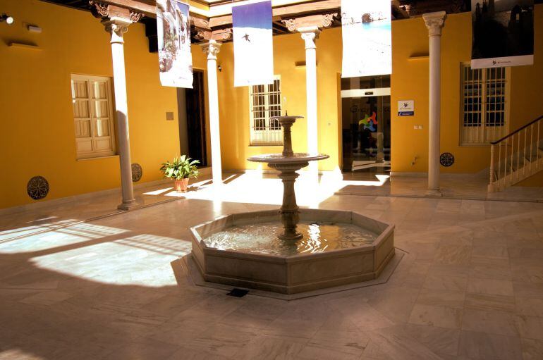 Patio del Colegio de Niñas Nobles, actual sede del Patronato Provincial de Turismo