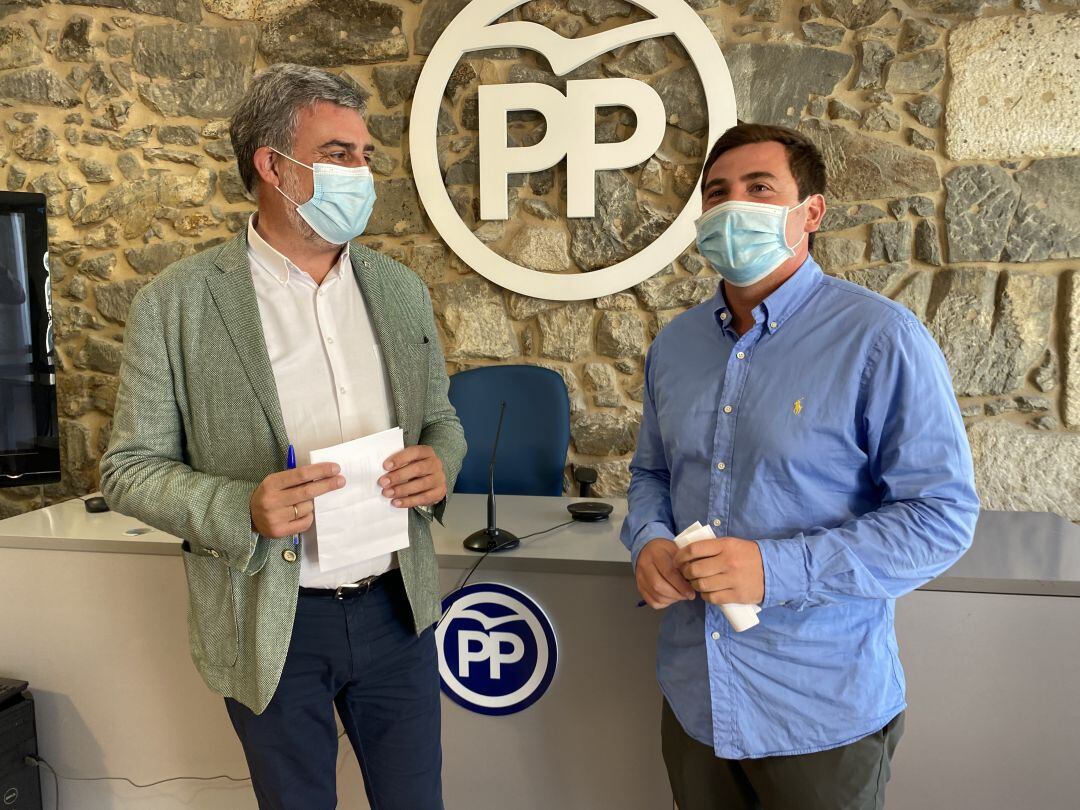  Los concejales del grupo municipal del PP, Alfonso Marnotes y Jesús Marco González