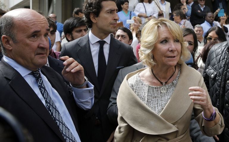 Esperanza Aguirre, acompañada de Beltrán Gutiérrez en 2014