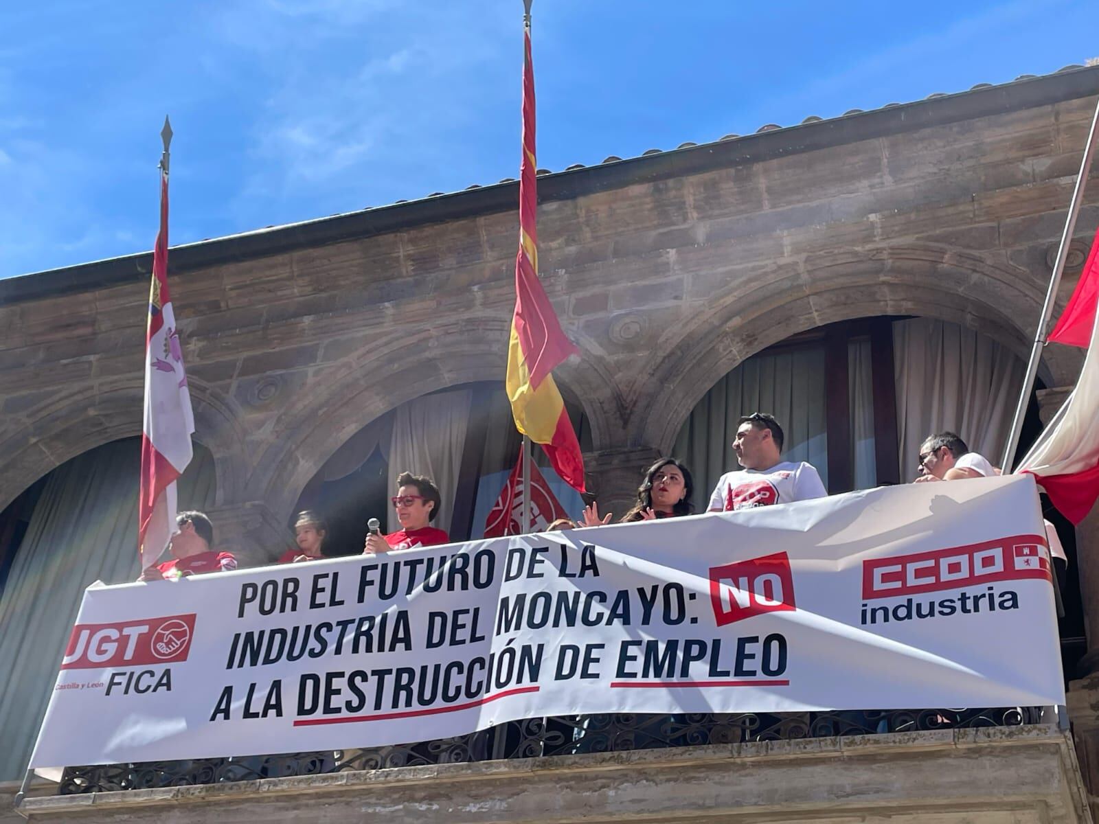 Por el futuro de la industria del Moncayo: los vecinos salen a la calle para frenar la destrucción de empleo en la planta de Gamesa en Ágreda (Soria)