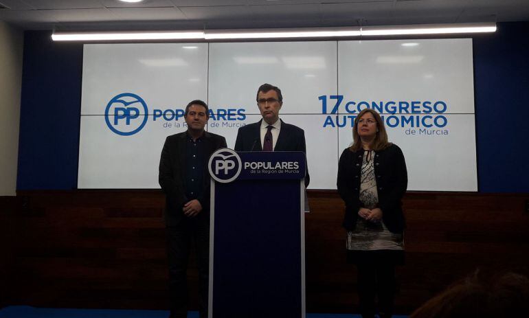 De izquierda a derecha: Joaquín Buendía, alcalde de Alcantarilla, José Ballesta, alcalde de Murcia y presidente del Congreso, y María Visitación Martínez, alcaldesa San Pedro del Pinatar