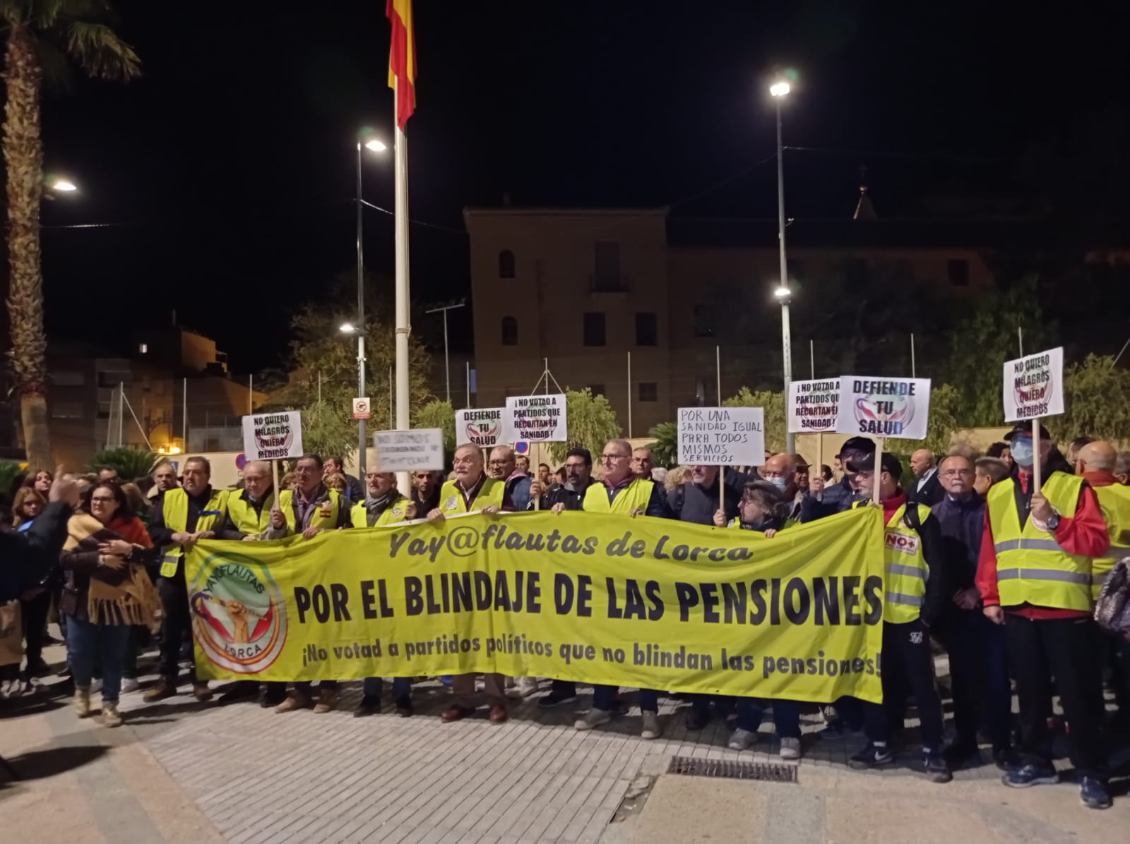 Concentración sanitaria en la Plaza Colón de Lorca