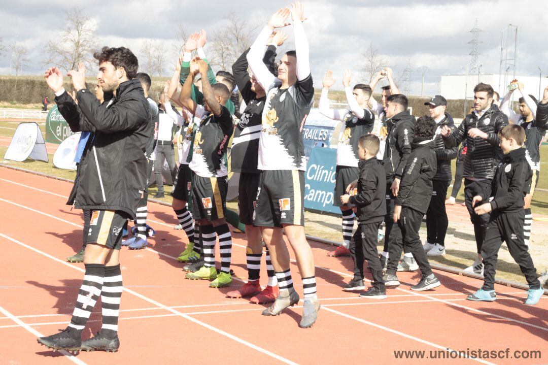 Los charros celebran la victoria contra el Alavés B.