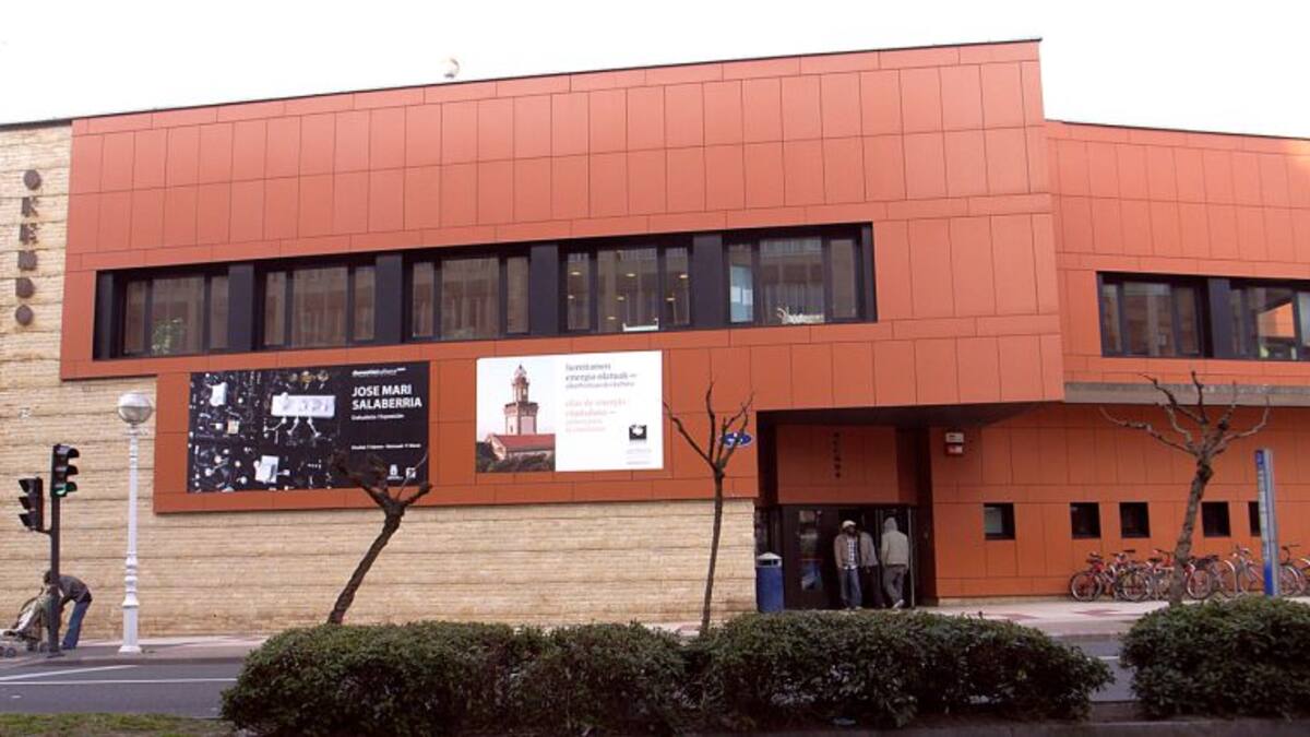 Un pequeño incendio obliga al cierre del Centro Cultural Okendo