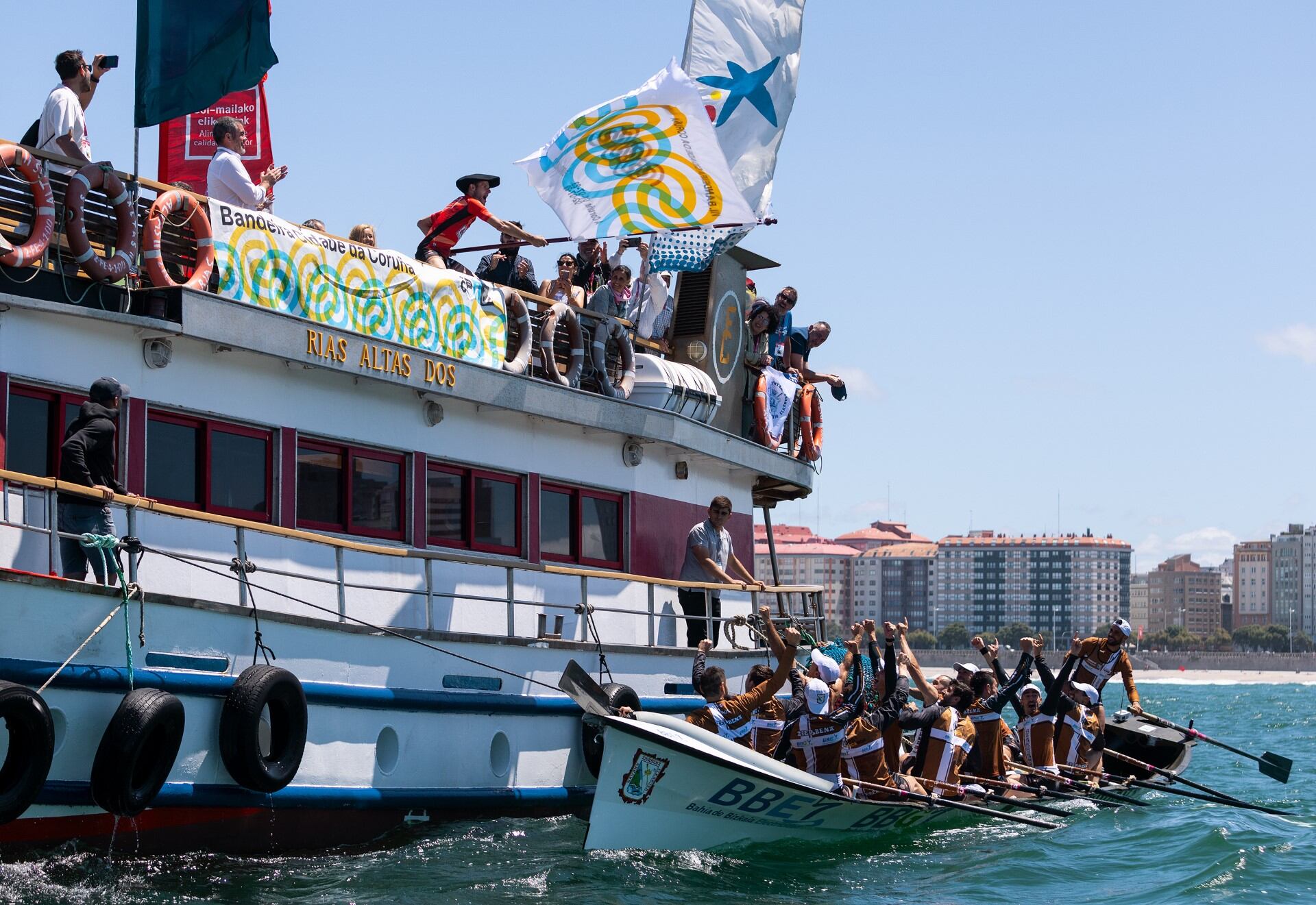 Zierbena ondea la Bandera de A Coruña