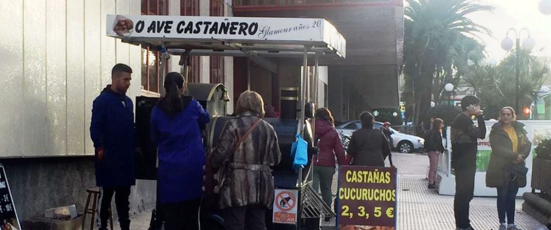 Puesto de castañas en A Coruña cerca de Cuatro Caminos.