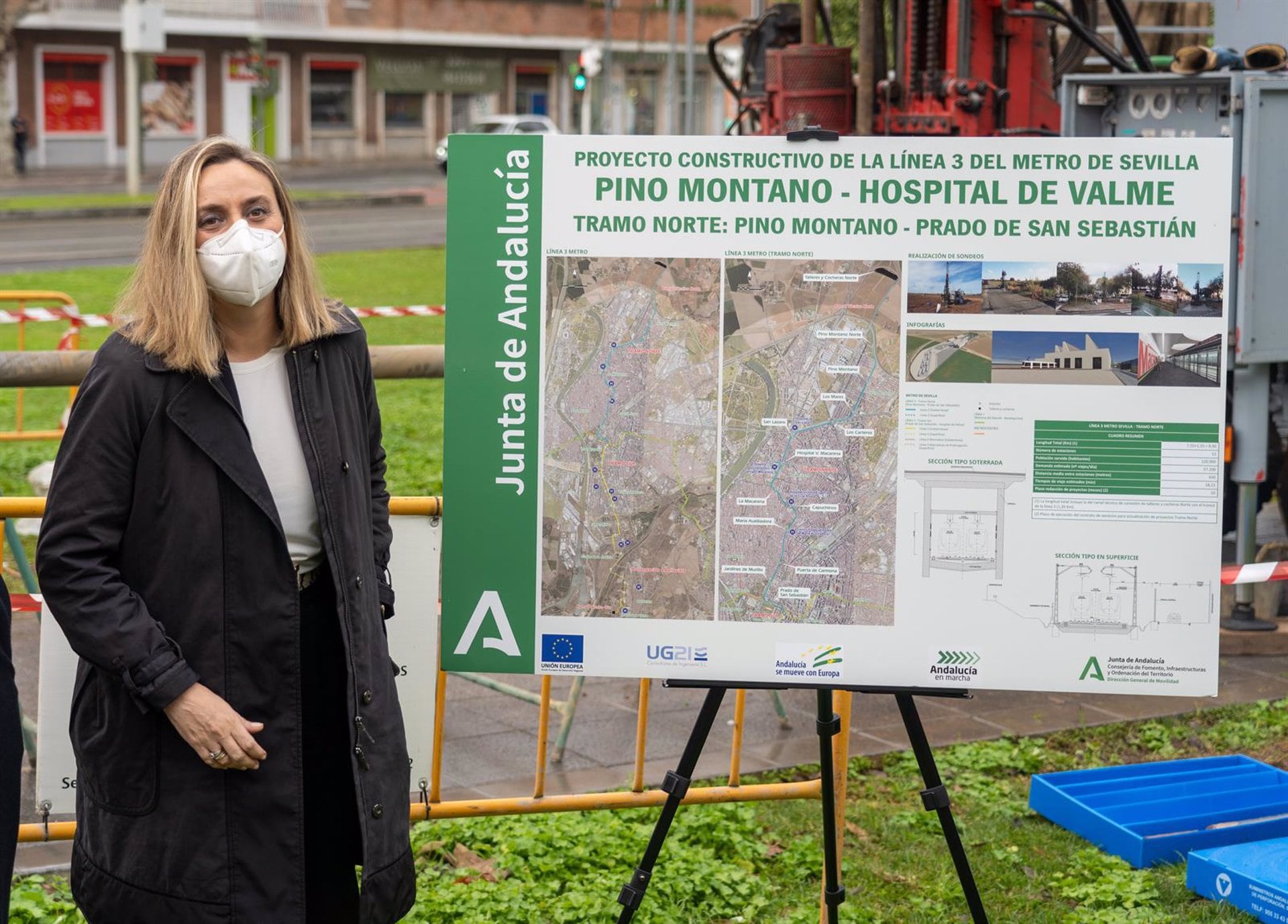 La consejera de Fomento, Marifrán Carazo, visitando la finalización de los trabajos de catas del tramo norte de la línea 3 del metro de Sevilla a 11 de febrero del 2020