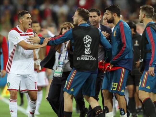 Faycal Fajr se enfrentó al banquillo de España en una tangana casi al final del partido.