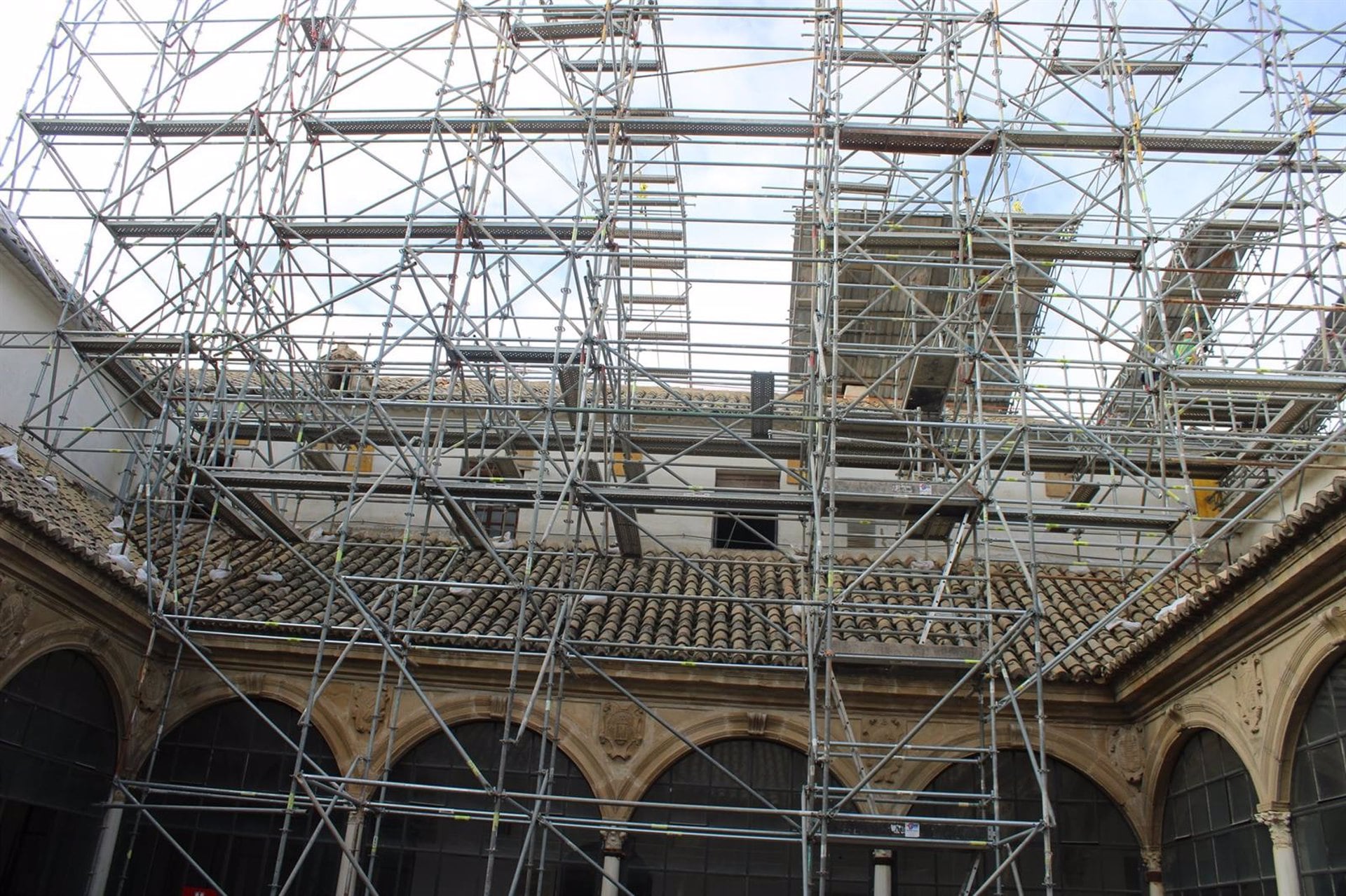 Andamiaje en el interior del Palacio Vázquez de Molina