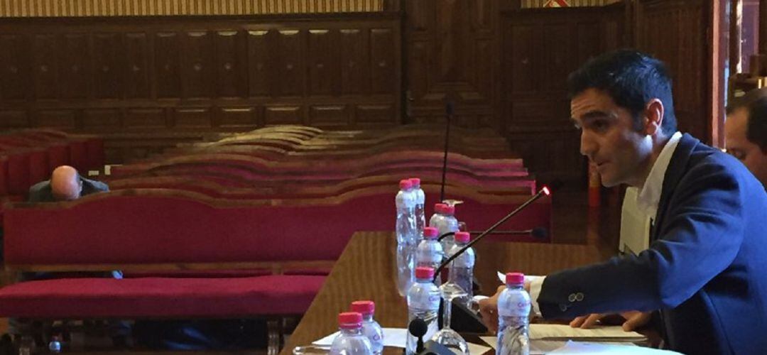 Marino Aguilera durante un pleno de la Diputación Provincial. Foto de archivo.