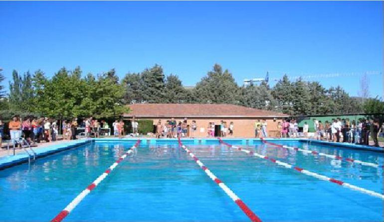 Piscina municipal de Sotillo de la Adrada.