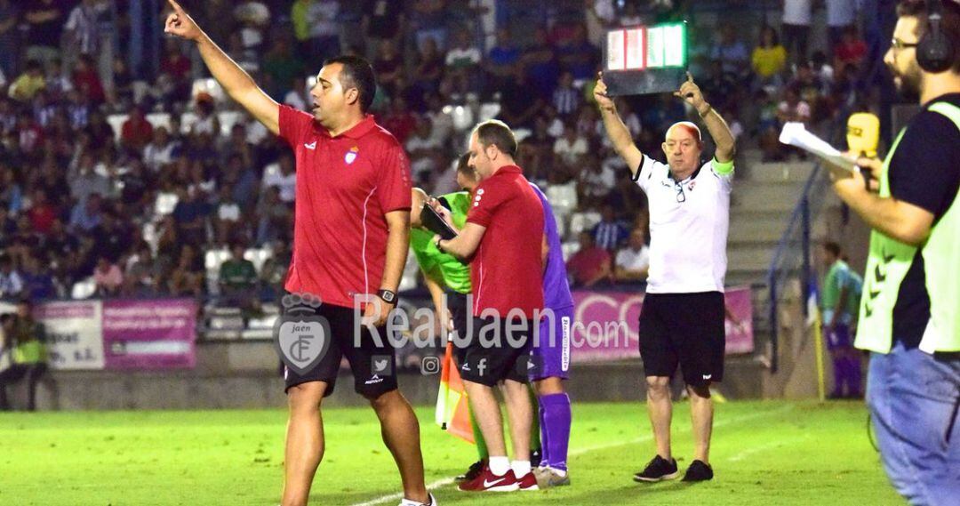 Germán Crespo dirigiendo al Real Jaén la pasada temporada.