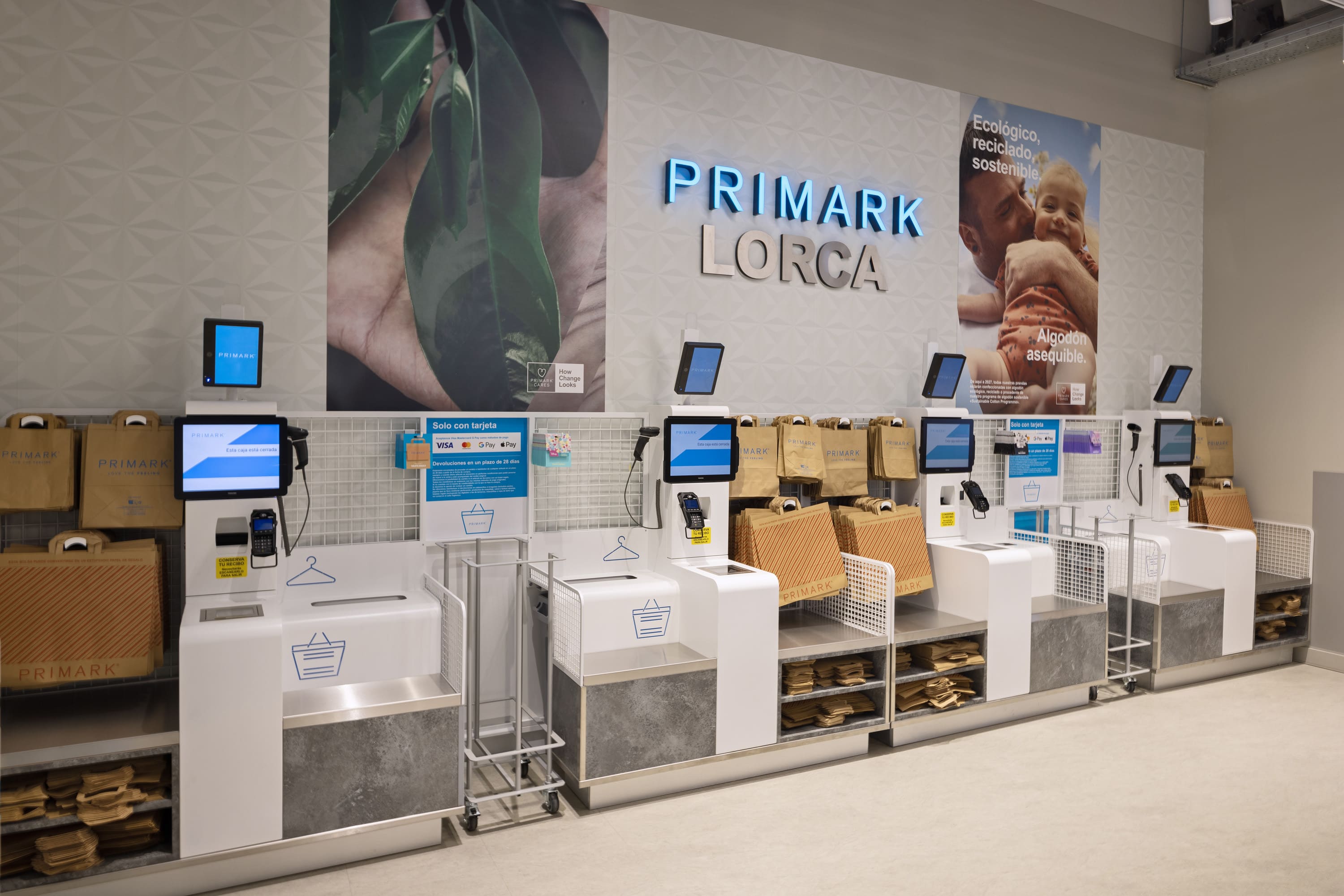 Cajas autopago en Primark Lorca