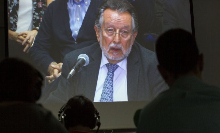 Vista del monitor ubicado en la sala de prensa de la Escuela Balear de la Administración Pública, durante la declaración del exvicealcalde de Valencia Alfonso Grau