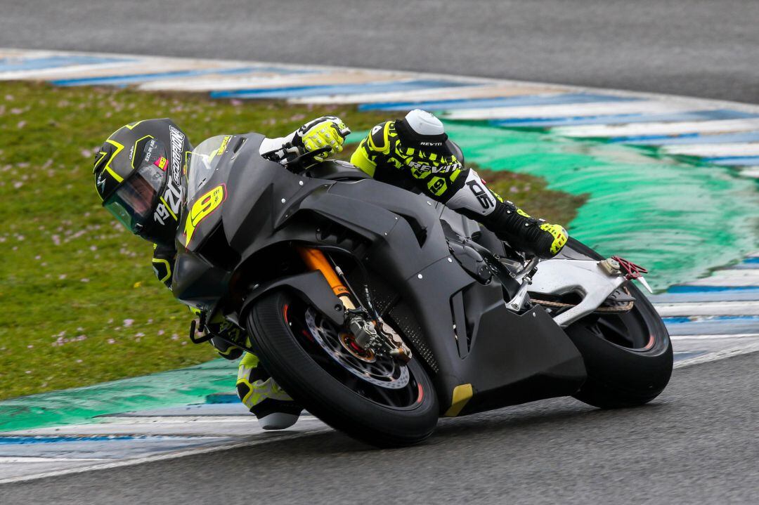 Álvaro Bautista durante los entrenamientos del miércoles en el Circuito 