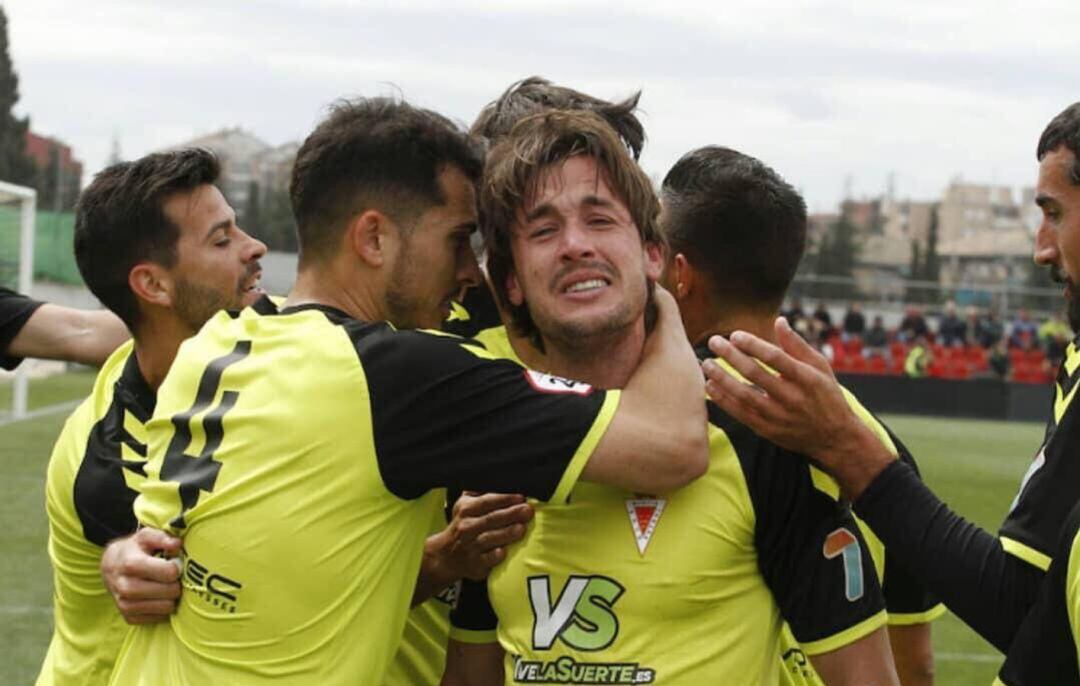 Chumbi festejando un gol visiblemente emocionado