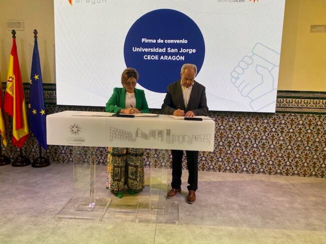 La rectora de la Universidad San Jorge, Berta Sáez, y el presidente de CEOE Aragón, Miguel Marzo