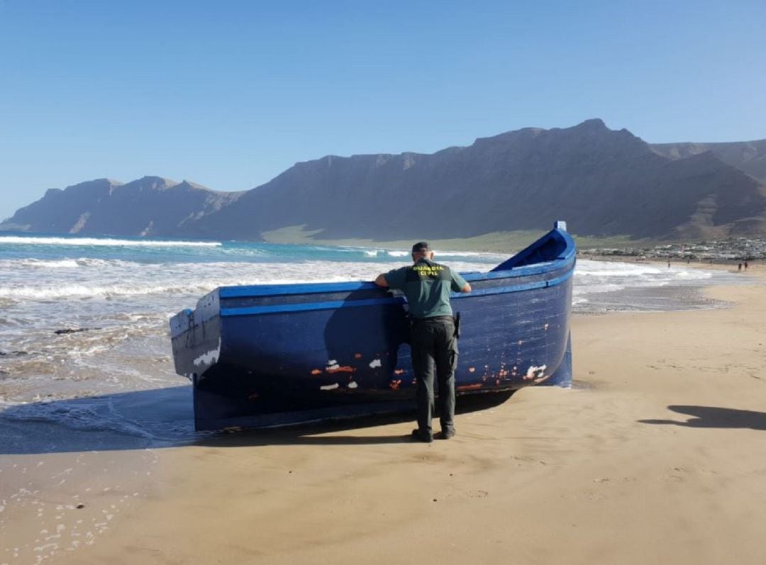 Imagen de archivo de otra patera llegada a Famara.