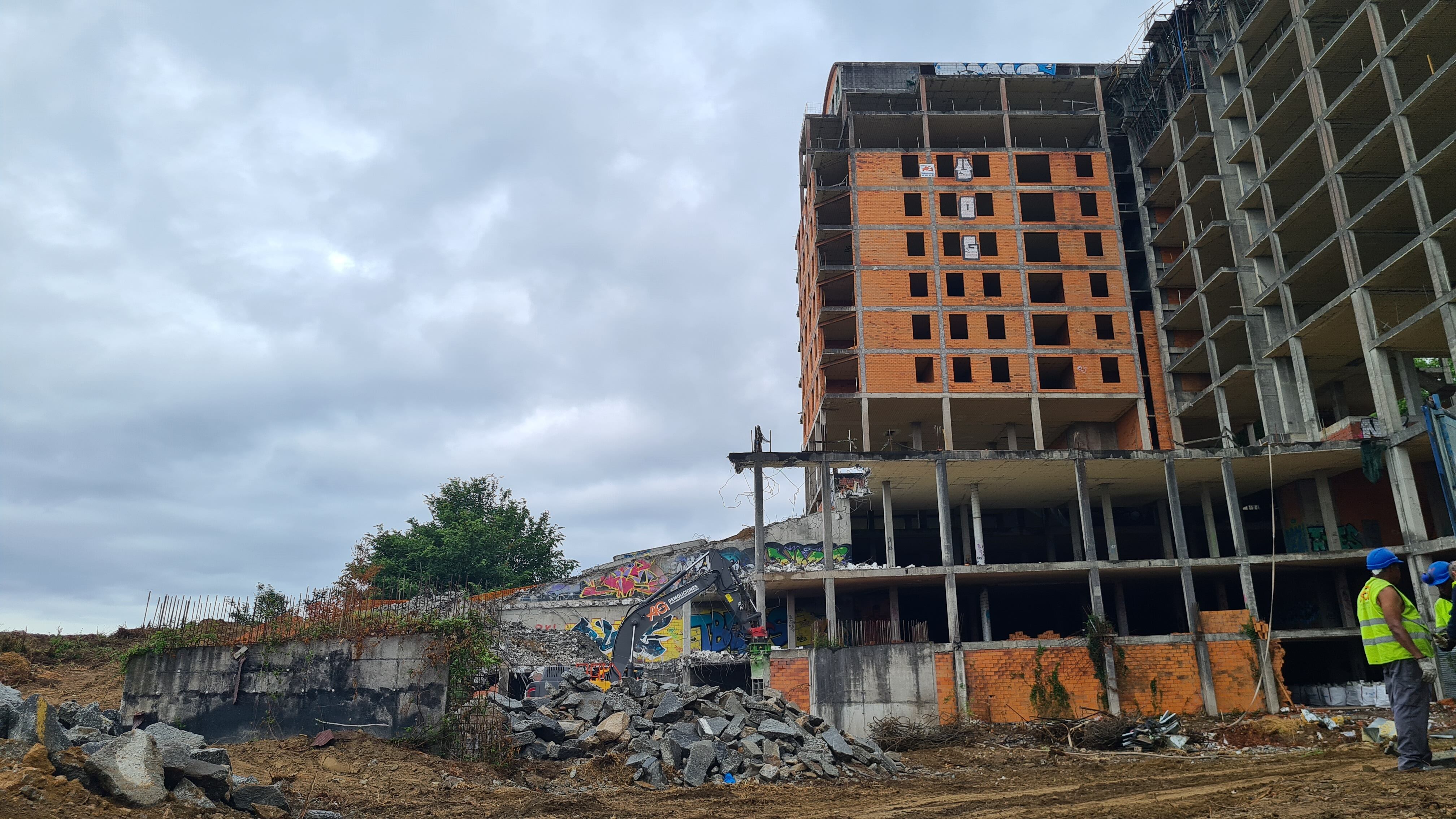 Trabajos de derribo de O Garañón (Lugo)